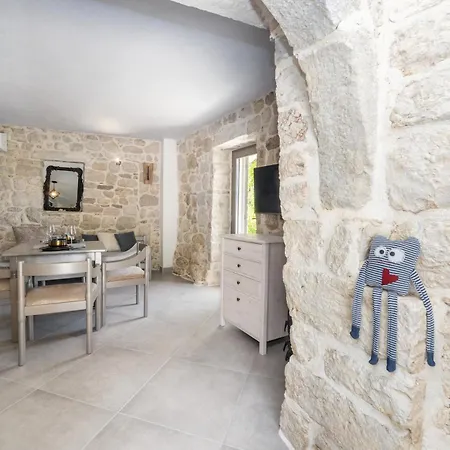 Kuca Kalma * Zaostrog