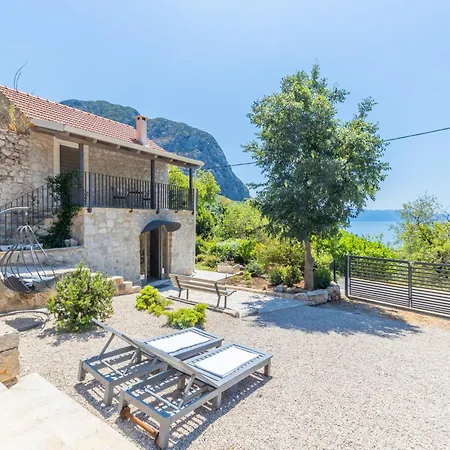 Kuca Kalma * Zaostrog