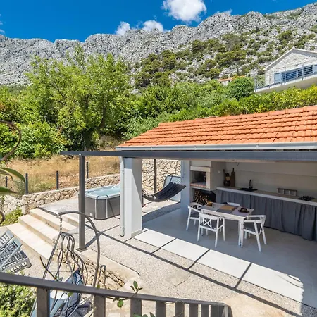 Kuca Kalma بيت للعطل *