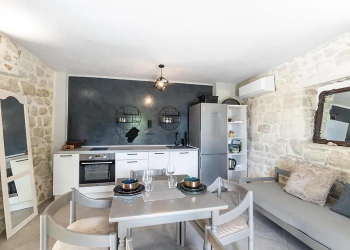 Kuca Kalma بيت للعطل *