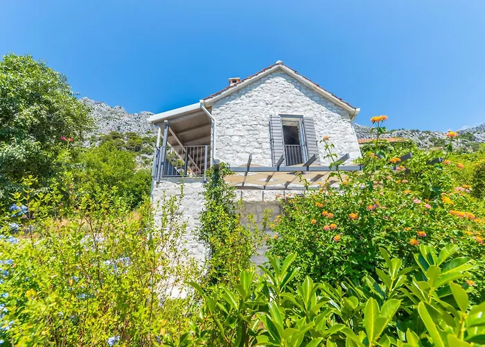 Kuca Kalma * زاووستروج